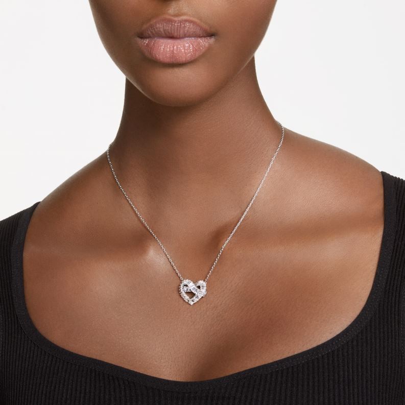 matricový prívesok zmiešané rezy, srdce, biele, rhodiované B8ZNT242 Swarovski šperky