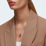 ďalej prívesok dlažba, prepletené kruhy, biele, pozlátené ružovým zlatom B8ZNT189 Swarovski šperky - Image 2