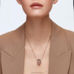 ďalej prívesok prepletené kruhy, biele, pozlátené ružovým zlatom B8ZNT197 Swarovski šperky - Image 2
