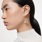 visiace náušnice curiosa asymetrický dizajn, plávajúci šaton, ružový, pozlátený B8ZNT856 Swarovski šperky - Image 2