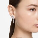 visiace náušnice gema asymetrický dizajn, zmiešané strihy, kvet, biela, rhodiované B8ZNT854 Swarovski šperky - Image 2