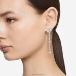 visiace náušnice gema asymetrický dizajn, zmiešané strihy, kvet, biela, rhodiované B8ZNT854 Swarovski šperky - Image 8